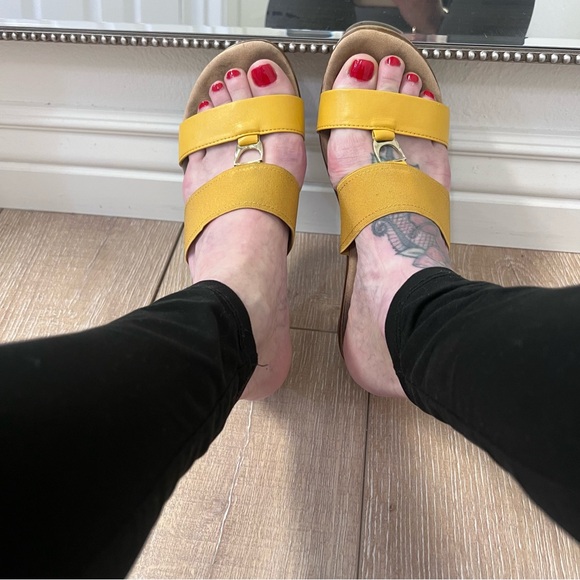 Well Worn & Loved Italian Shoemakers Women’s Yellow Sandals. Size 8 - Picture 6 of 9